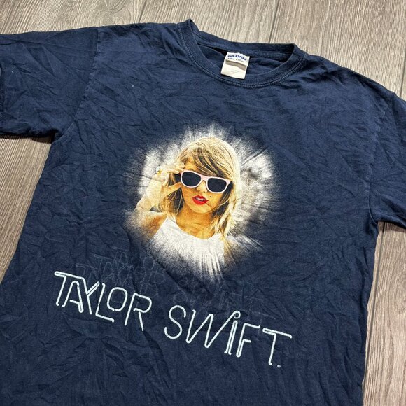 Taylor Swift 1989 World Tour Shirt Baby Tee Women's Small Youth Medium - Picture 2 of 8
